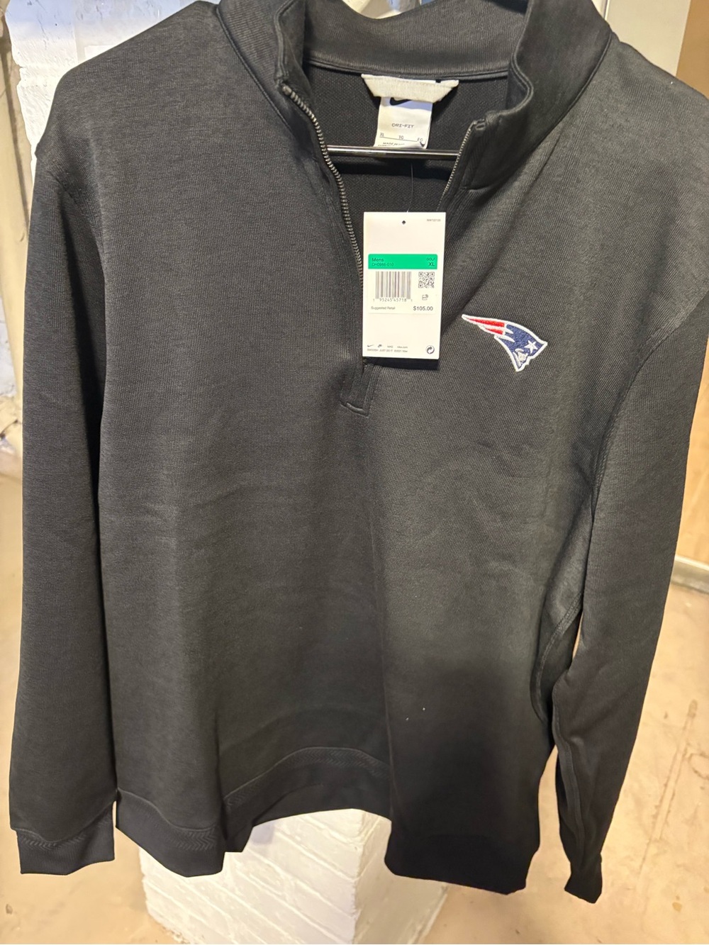 Nike patriots Men's Black Quarter-Zip Sweatshirt with Team Patch